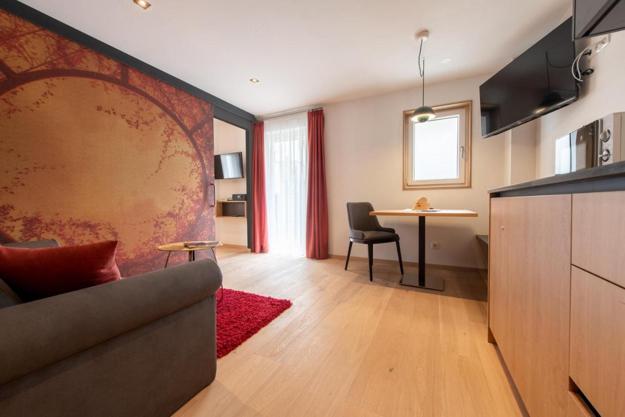 Lapis Monti - Apartments&Suites Burgusio Extérieur photo